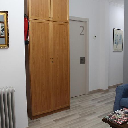 Hostal Montserrat Tona Экстерьер фото