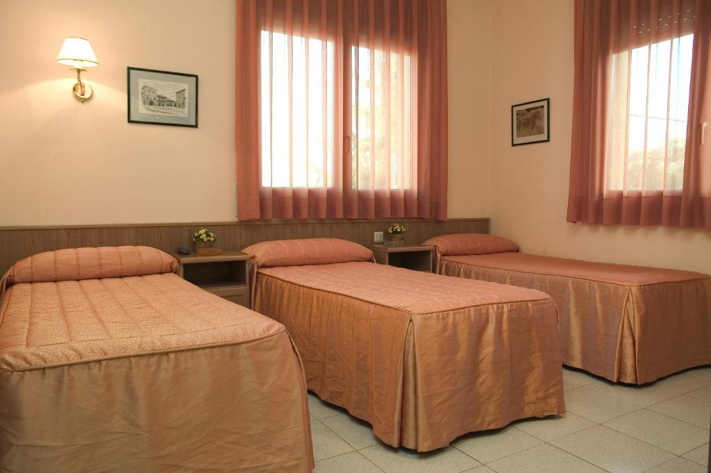 Hostal Montserrat Tona Номер фото