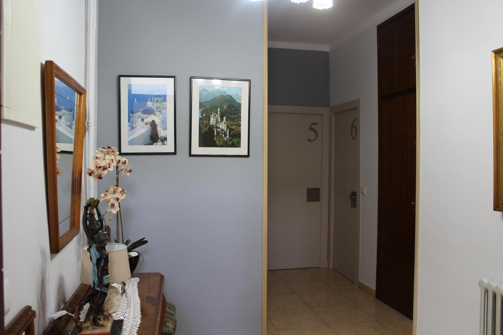 Hostal Montserrat Tona Экстерьер фото