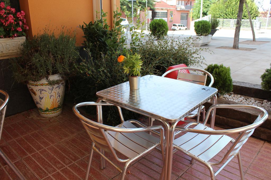 Hostal Montserrat Tona Экстерьер фото