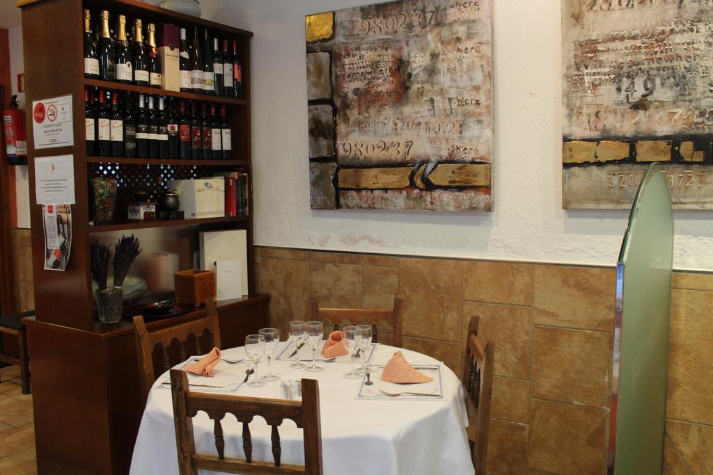 Hostal Montserrat Tona Экстерьер фото