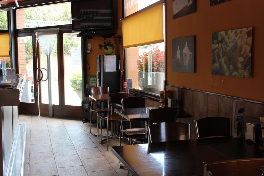 Hostal Montserrat Tona Экстерьер фото