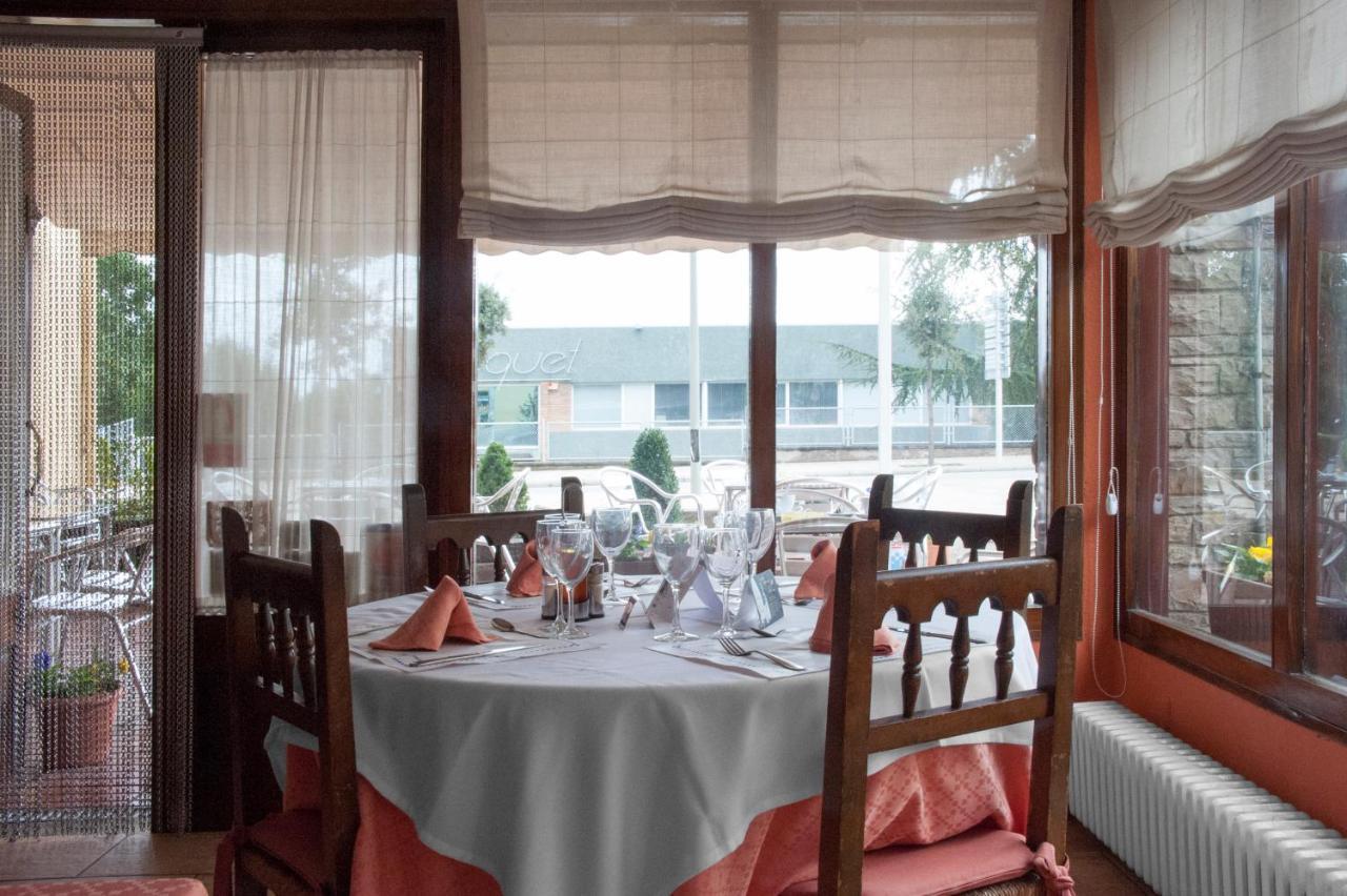 Hostal Montserrat Tona Экстерьер фото