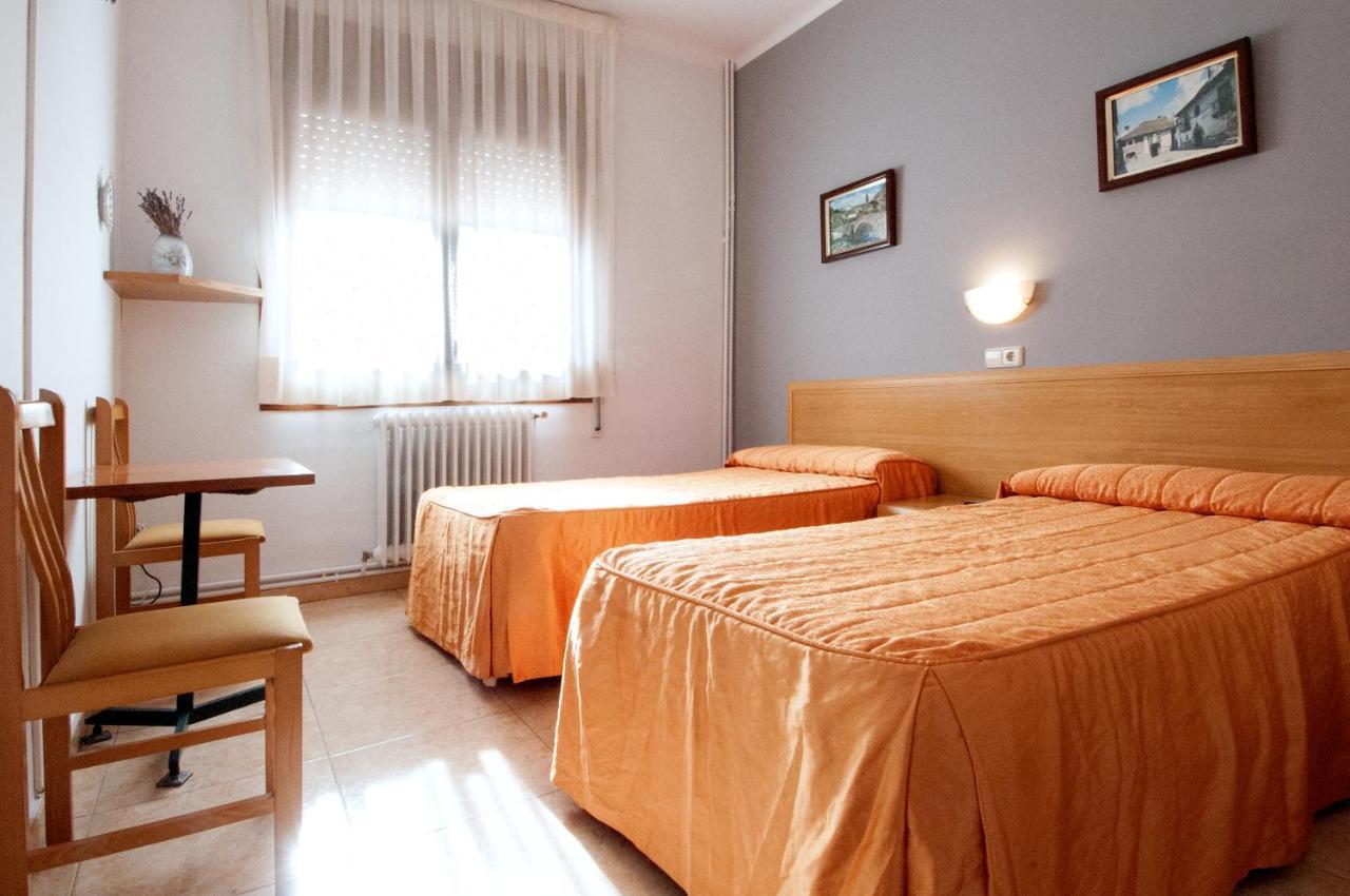 Hostal Montserrat Tona Номер фото